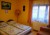 Kati apartman sárga szoba